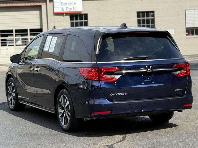 Photo of 2021 Obsidian Blue Pearl Honda Odyssey