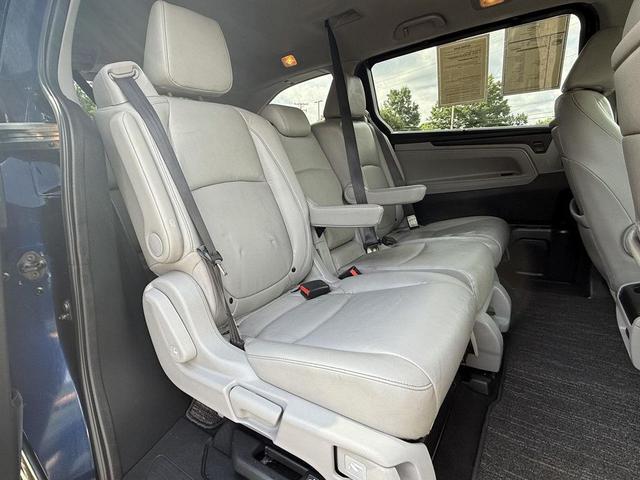 Photo of 2021 Obsidian Blue Pearl Honda Odyssey