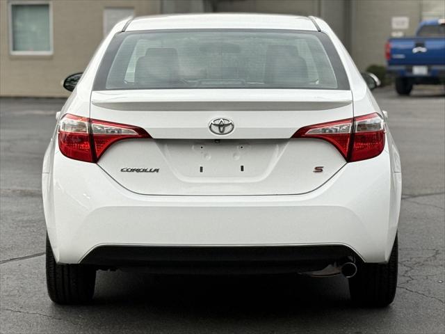 Photo of 2016 Super White Toyota Corolla