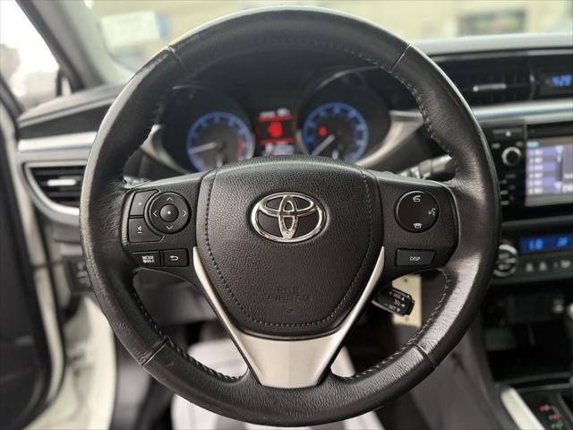 Photo of 2016 Super White Toyota Corolla