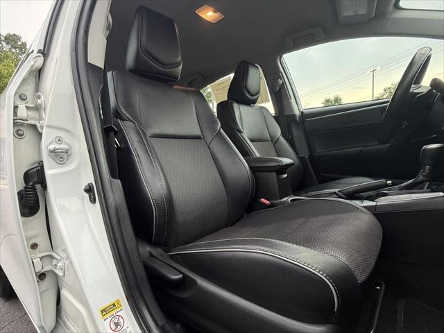 Photo of 2016 Super White Toyota Corolla