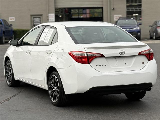 Photo of 2016 Super White Toyota Corolla