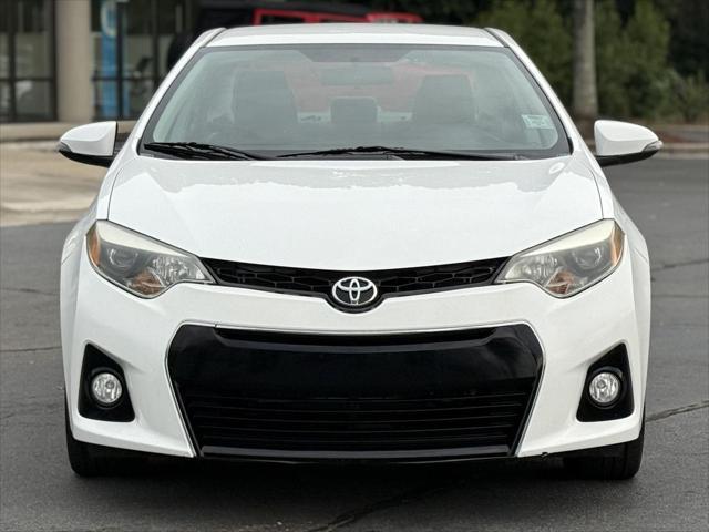 Photo of 2016 Super White Toyota Corolla