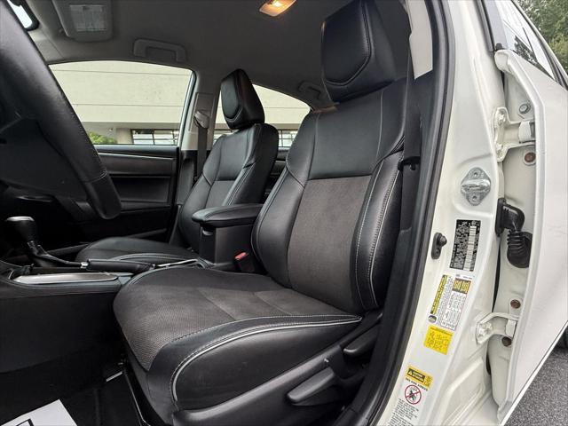 Photo of 2016 Super White Toyota Corolla
