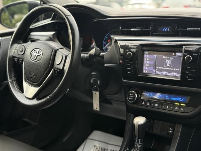 Photo of 2016 Super White Toyota Corolla