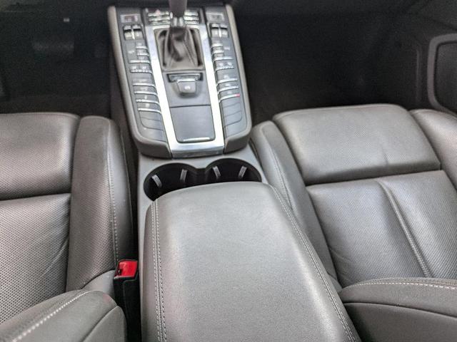 Photo of 2018 Gray Porsche Macan