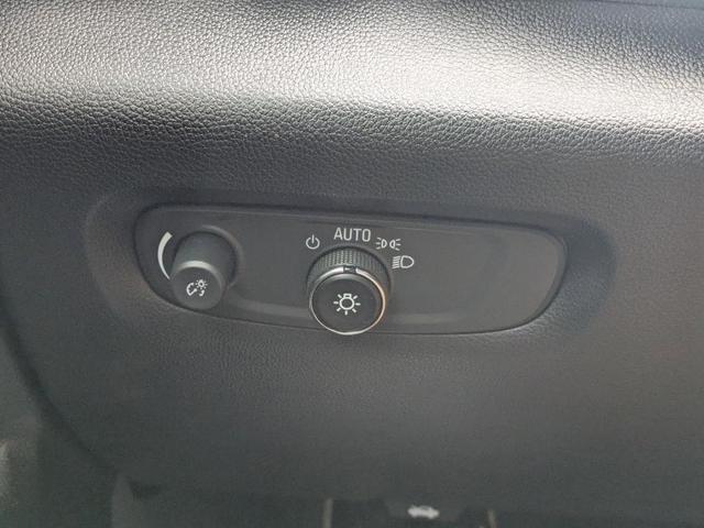 Photo of 2023 Iridescent Pearl Tricoat Chevrolet Traverse