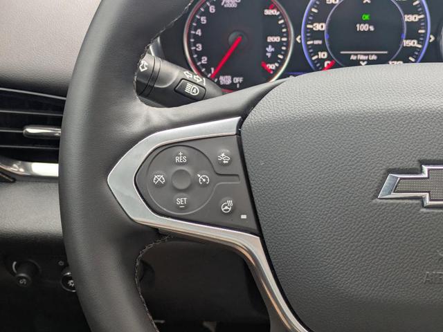 Photo of 2023 Iridescent Pearl Tricoat Chevrolet Traverse