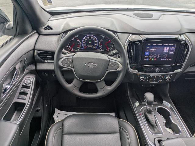 Photo of 2023 Iridescent Pearl Tricoat Chevrolet Traverse