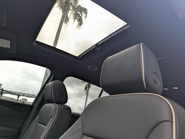 Photo of 2023 Iridescent Pearl Tricoat Chevrolet Traverse