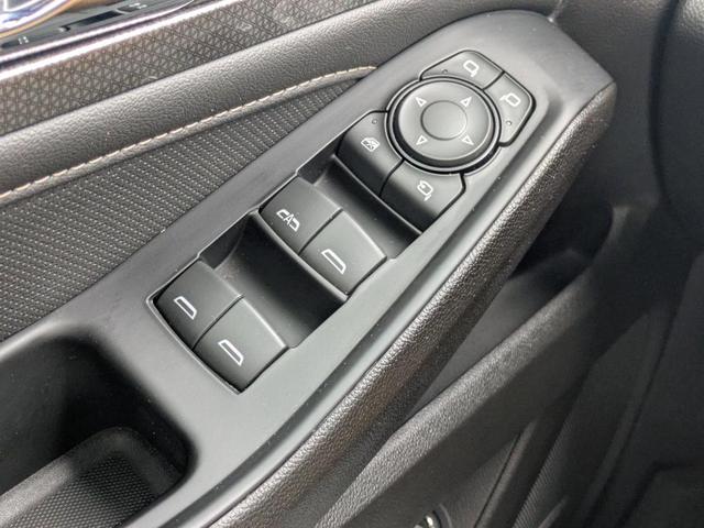 Photo of 2023 Iridescent Pearl Tricoat Chevrolet Traverse