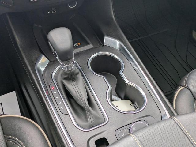 Photo of 2023 Iridescent Pearl Tricoat Chevrolet Traverse