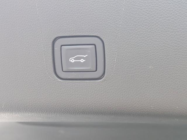 Photo of 2023 Iridescent Pearl Tricoat Chevrolet Traverse