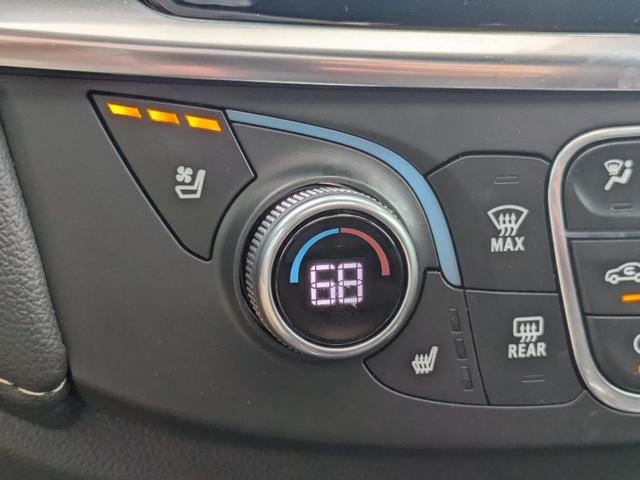Photo of 2023 Iridescent Pearl Tricoat Chevrolet Traverse