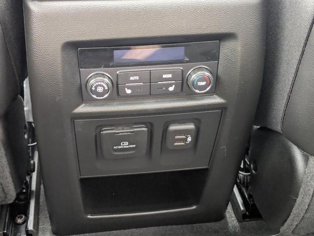 Photo of 2023 Iridescent Pearl Tricoat Chevrolet Traverse