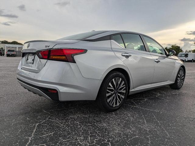 Photo of 2023 Brilliant Silver Metallic Nissan Altima