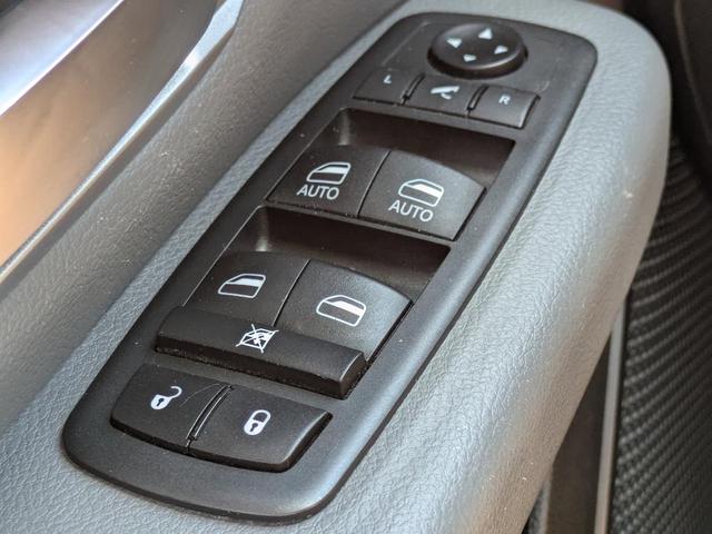 Photo of 2020 Bright White Clearcoat RAM 1500