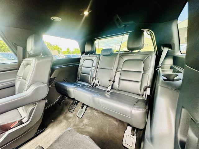 Photo of 2022 Infinite Black Metallic Clearcoat Lincoln Navigator