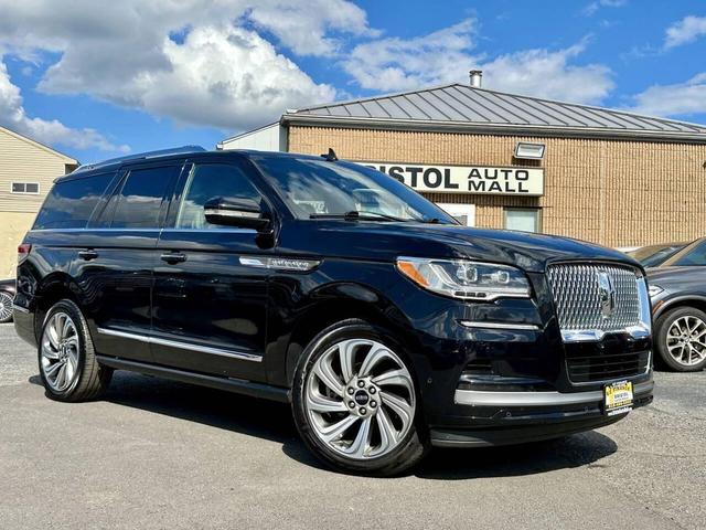 Photo of 2022 Infinite Black Metallic Clearcoat Lincoln Navigator