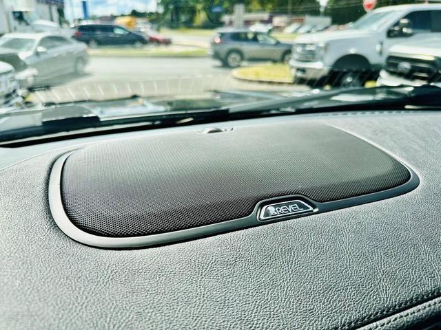 Photo of 2022 Infinite Black Metallic Clearcoat Lincoln Navigator