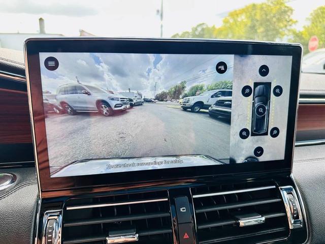 Photo of 2022 Infinite Black Metallic Clearcoat Lincoln Navigator