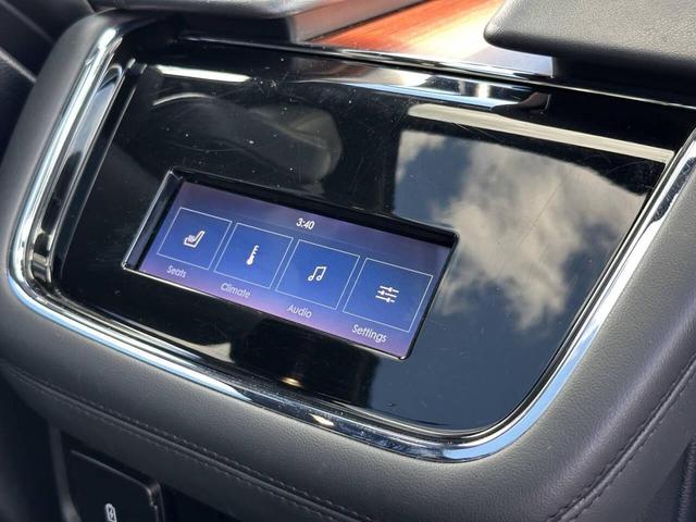 Photo of 2022 Infinite Black Metallic Clearcoat Lincoln Navigator