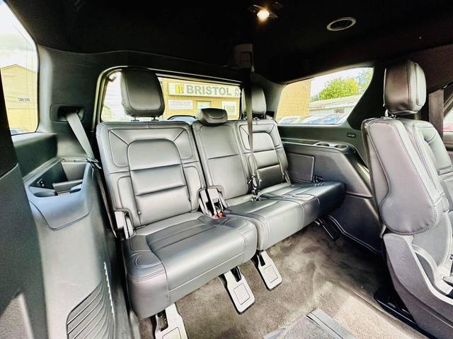 Photo of 2022 Infinite Black Metallic Clearcoat Lincoln Navigator
