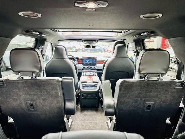 Photo of 2022 Infinite Black Metallic Clearcoat Lincoln Navigator