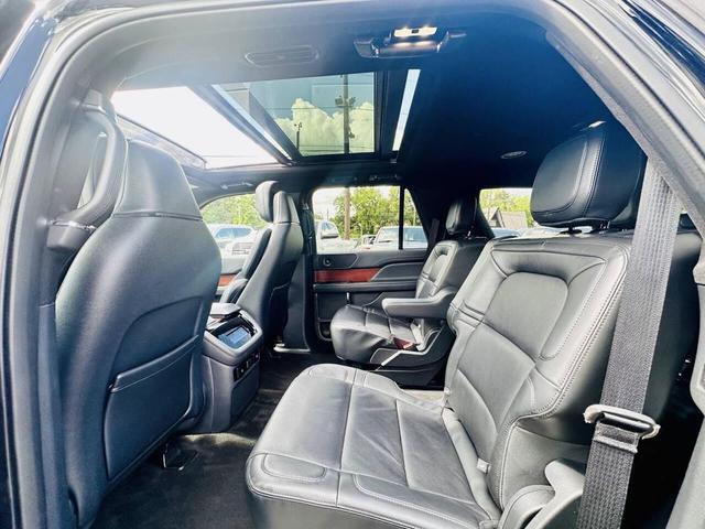 Photo of 2022 Infinite Black Metallic Clearcoat Lincoln Navigator