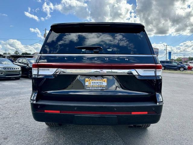 Photo of 2022 Infinite Black Metallic Clearcoat Lincoln Navigator