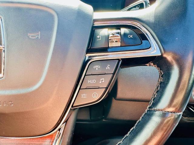 Photo of 2022 Infinite Black Metallic Clearcoat Lincoln Navigator