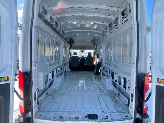 Photo of 2018 Oxford White Ford Transit-350