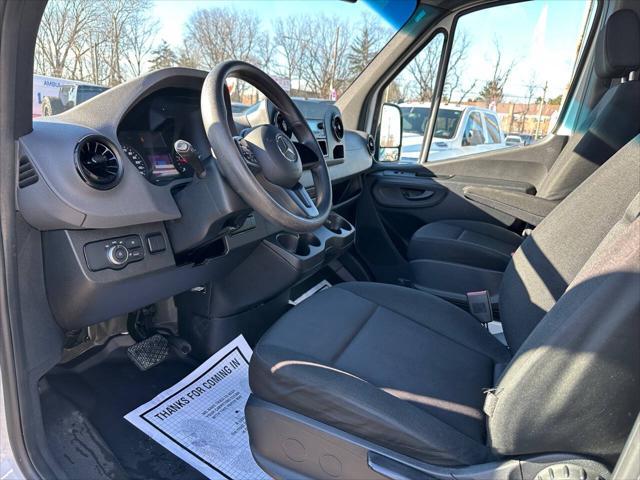 Photo of 2021 White Mercedes-Benz Sprinter 2500