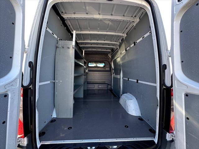 Photo of 2021 White Mercedes-Benz Sprinter 2500