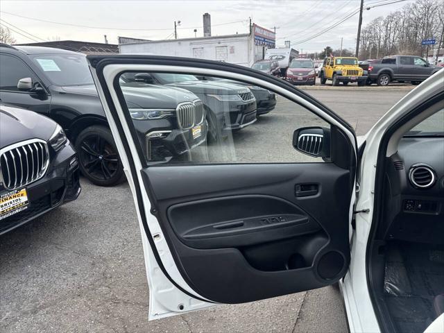 Photo of 2020 Pearl White Mitsubishi Mirage G4