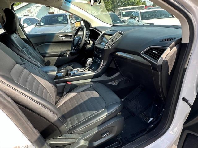 Photo of 2016 Magnetic Metallic Ford Edge