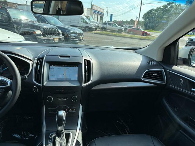 Photo of 2016 Magnetic Metallic Ford Edge