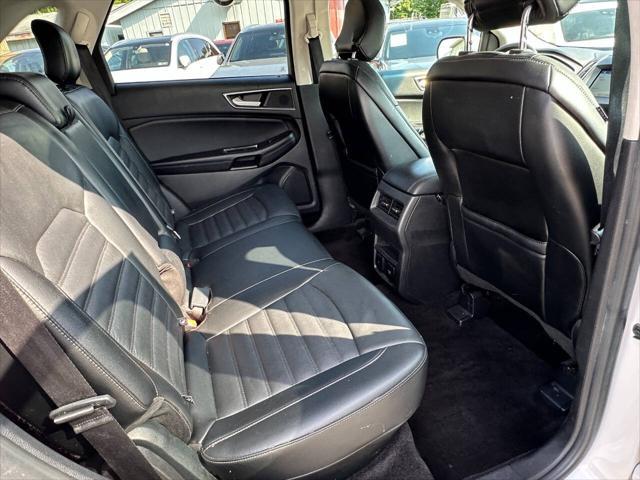 Photo of 2016 Magnetic Metallic Ford Edge