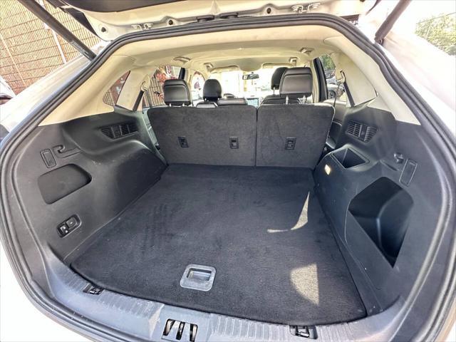 Photo of 2016 Magnetic Metallic Ford Edge