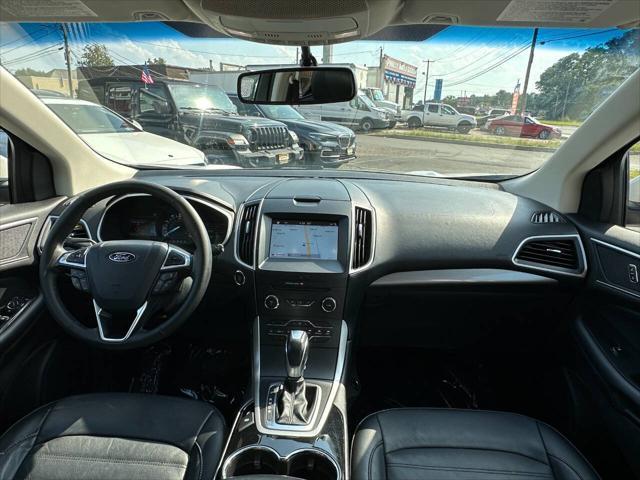 Photo of 2016 Magnetic Metallic Ford Edge