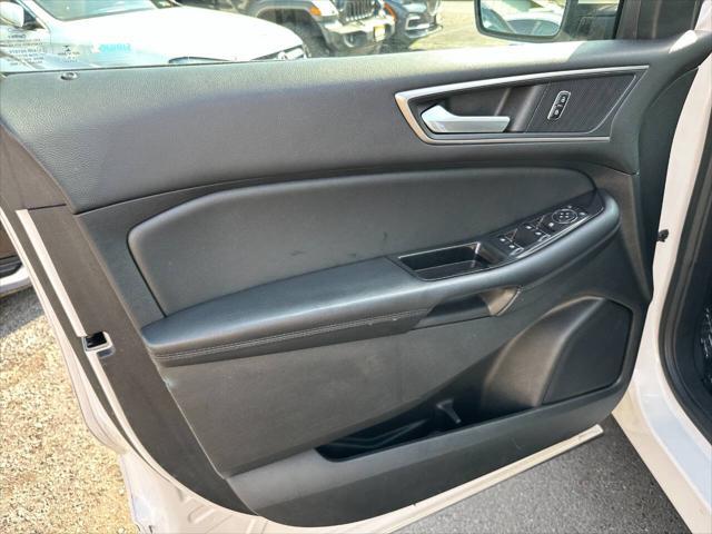 Photo of 2016 Magnetic Metallic Ford Edge