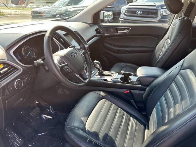 Photo of 2016 Magnetic Metallic Ford Edge