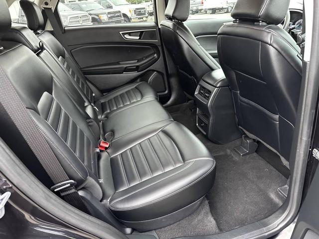 Photo of 2024 Agate Black Metallic Ford Edge