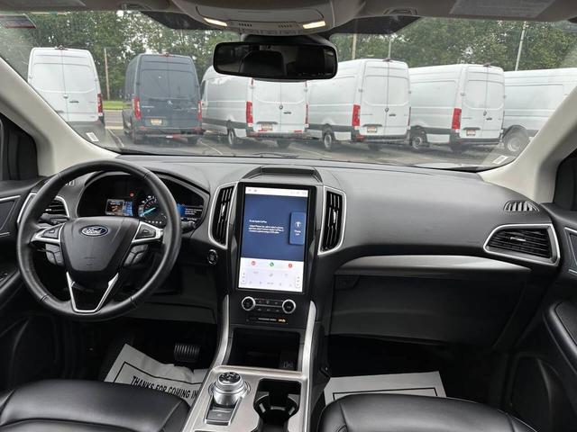 Photo of 2024 Agate Black Metallic Ford Edge