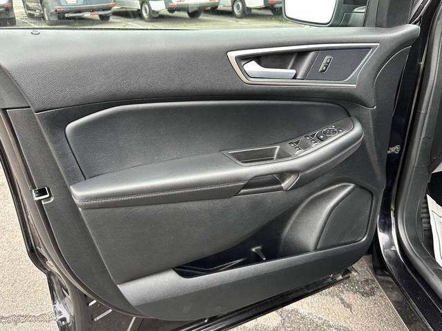 Photo of 2024 Agate Black Metallic Ford Edge