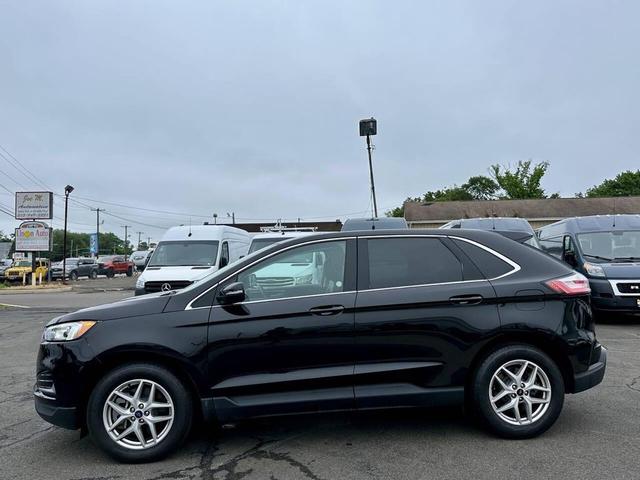 Photo of 2024 Agate Black Metallic Ford Edge