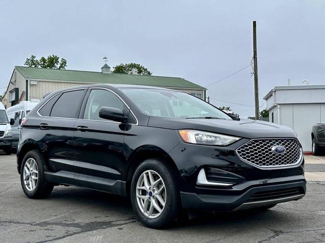 Photo of 2024 Agate Black Metallic Ford Edge