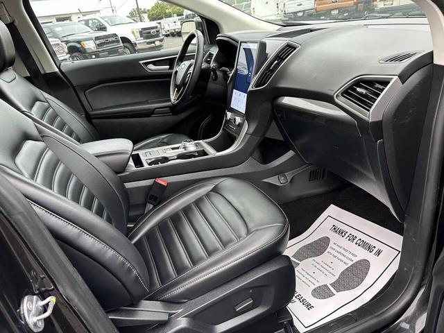 Photo of 2024 Agate Black Metallic Ford Edge