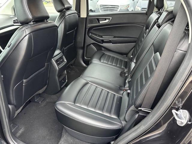 Photo of 2024 Agate Black Metallic Ford Edge