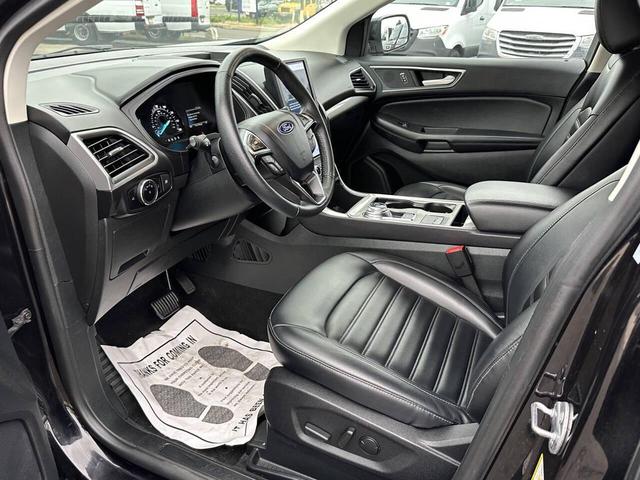 Photo of 2024 Agate Black Metallic Ford Edge